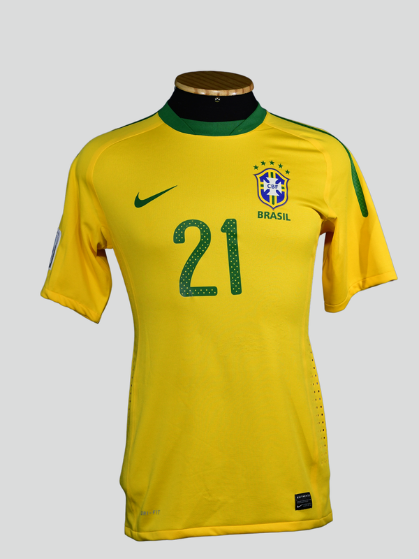 Brasil 2010 Nilmar - TAM M
